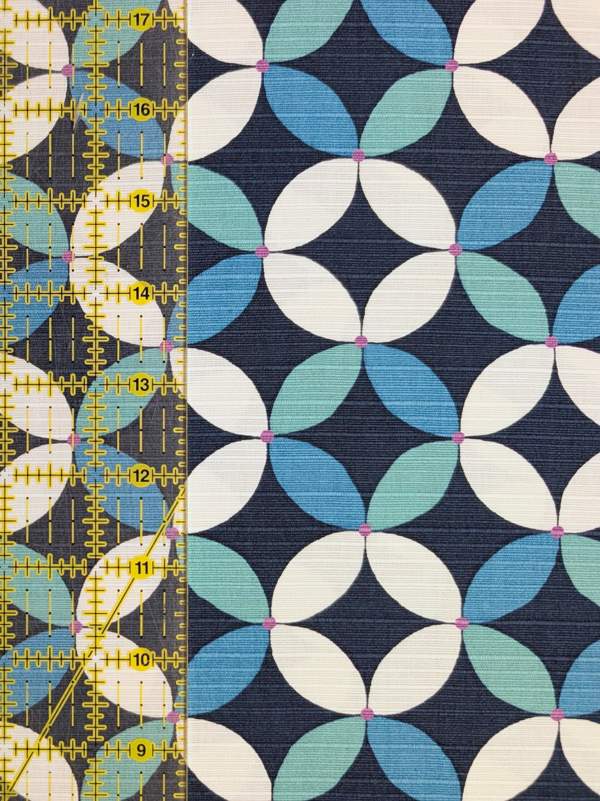 Sevenberry - Shippou Cotton Shantung Japanese Fabric - Blue & White