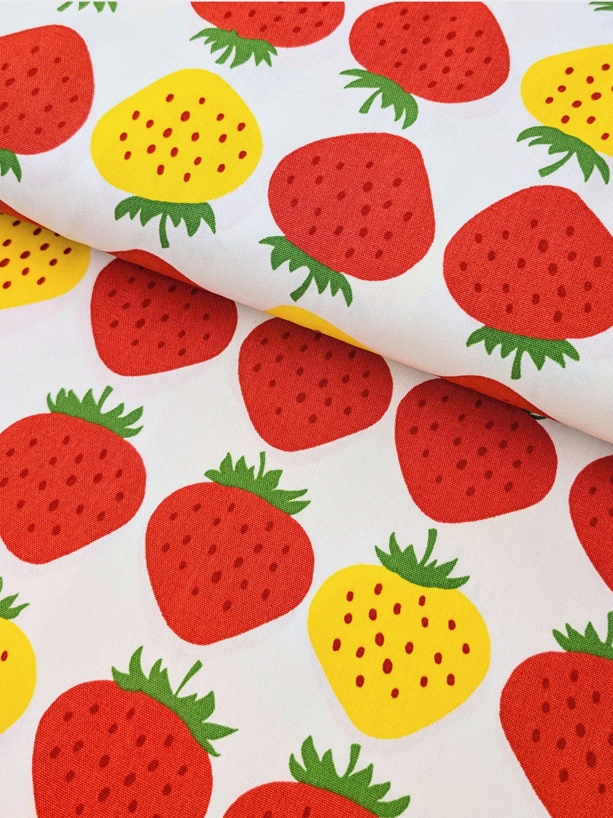Asano - Big Strawberries Cotton Oxford Canvas - White & Yellow