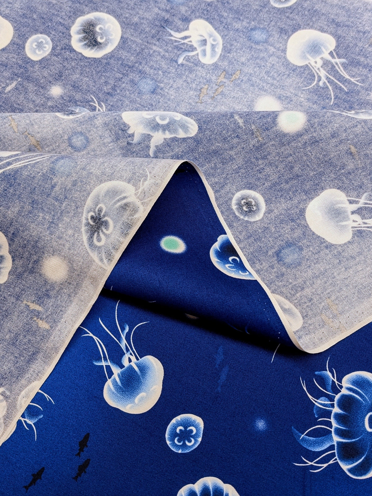 Cosmo - Flowing Jellyfish Cotton Oxford Fabric - Dark Blue