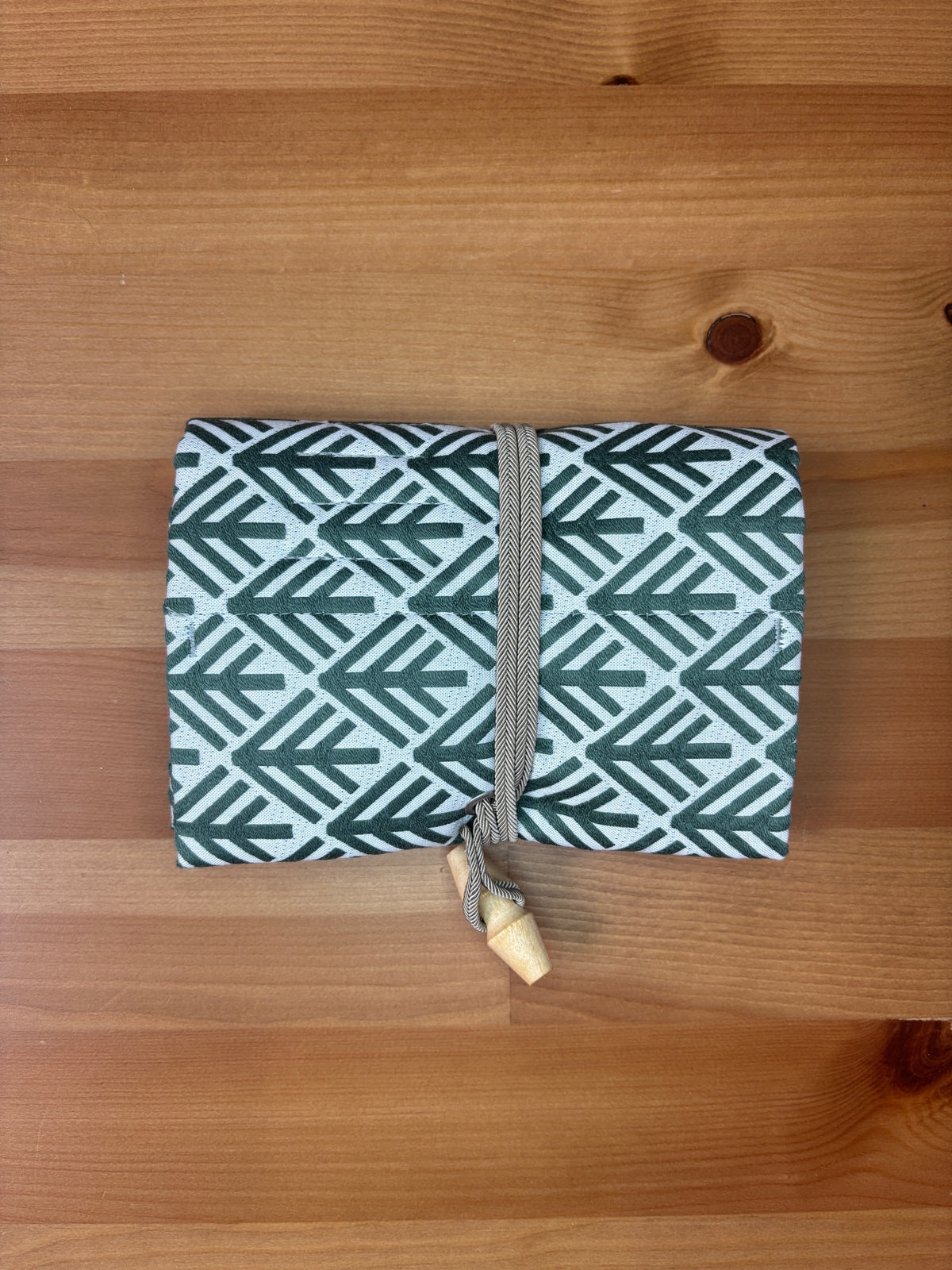 Tulip - CarryC Long Interchangeable Bamboo Knitting Needle Set 'Komorebi'- Green