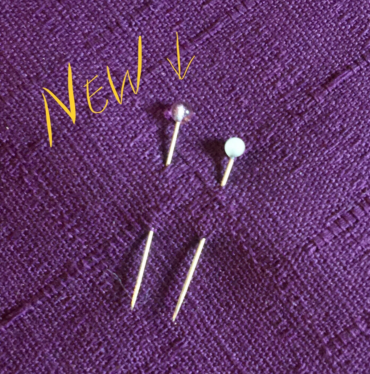 Little House - Slim Glass Head Pins for Appliqué Fine Fabrics - Pink
