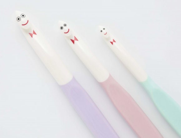 Tulip - "Etimo" GrandChan Crochet Hook with Cushion Grip for Children and Beginners