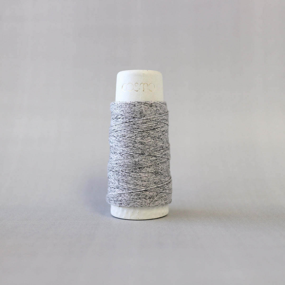 Lecien Cosmo - 'Hidamari' Cotton Sashiko Thread 30m Spool - Cookies 'n' Cream (Melange Gray)
