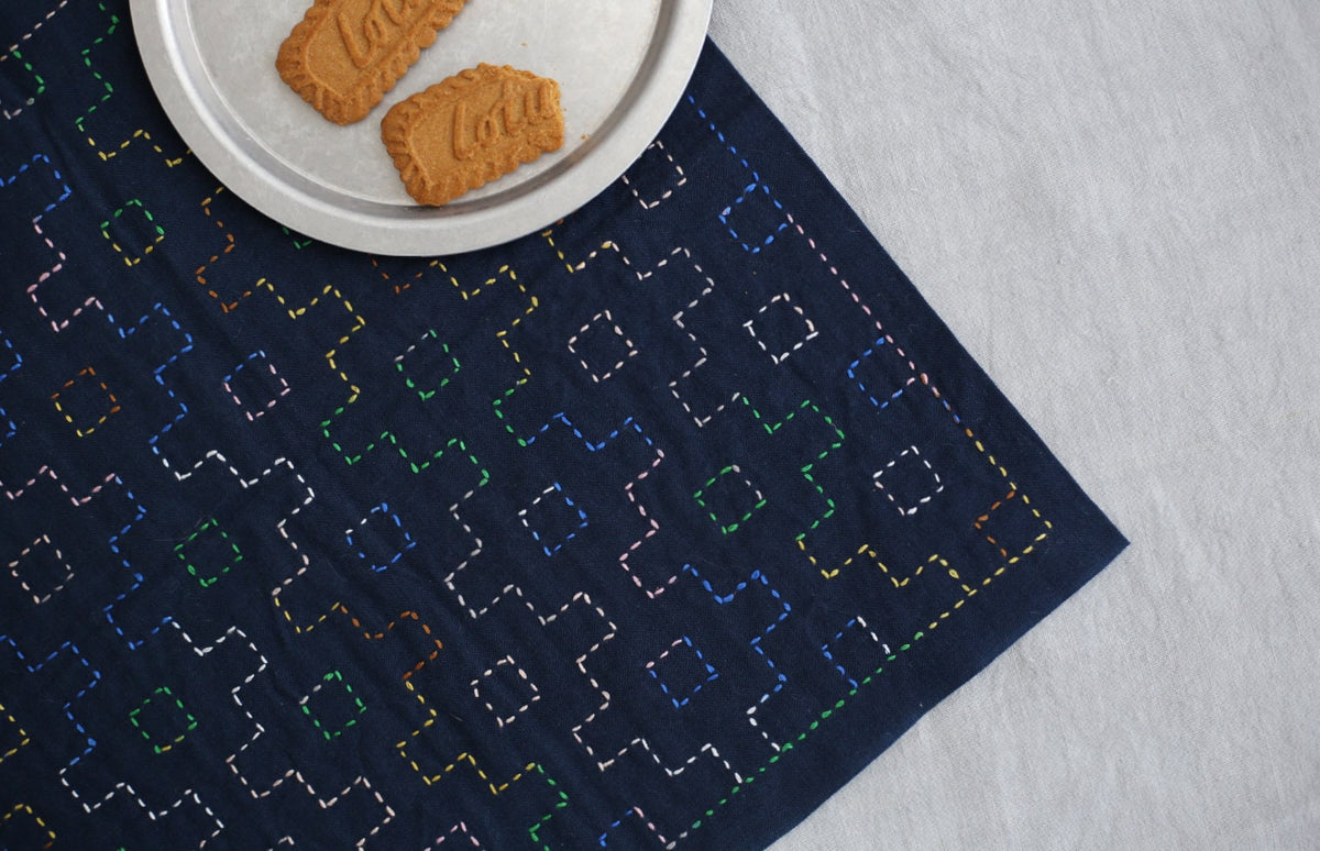 Daruma - Yosegi Parquet Cotton Sashiko Fukin Sampler Cloth - Blue or White