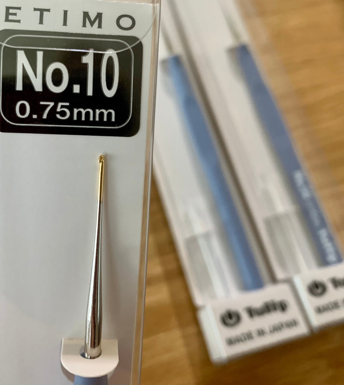 Tulip - "Etimo" Steel Crochet Hook with Cushion Grip Fine Point - Light Blue