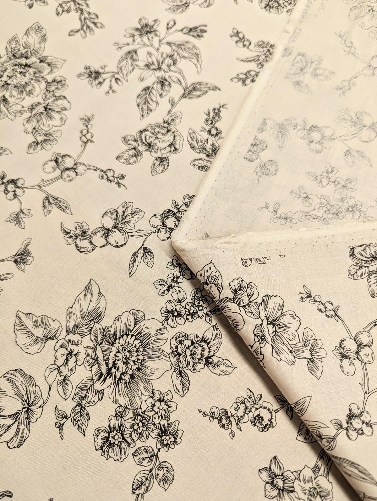 Hokkoh - Botanical Sketch Organic Cotton Lawn - Beige and Black