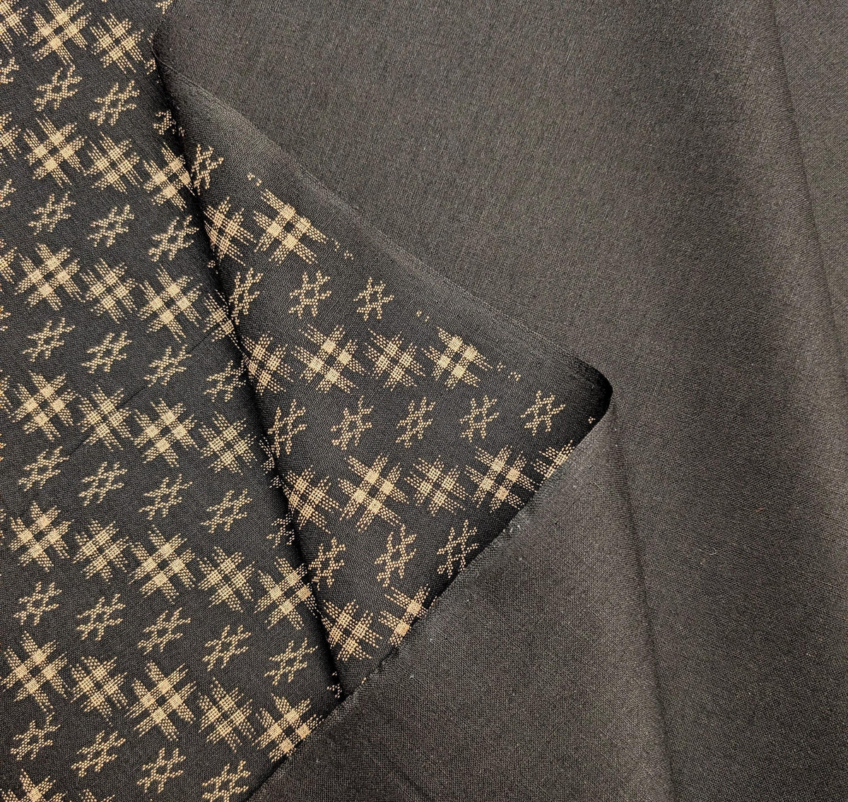 Sevenberry Well 井戸 hashtag Japanese cotton fabric 88222-5-4 beige & black