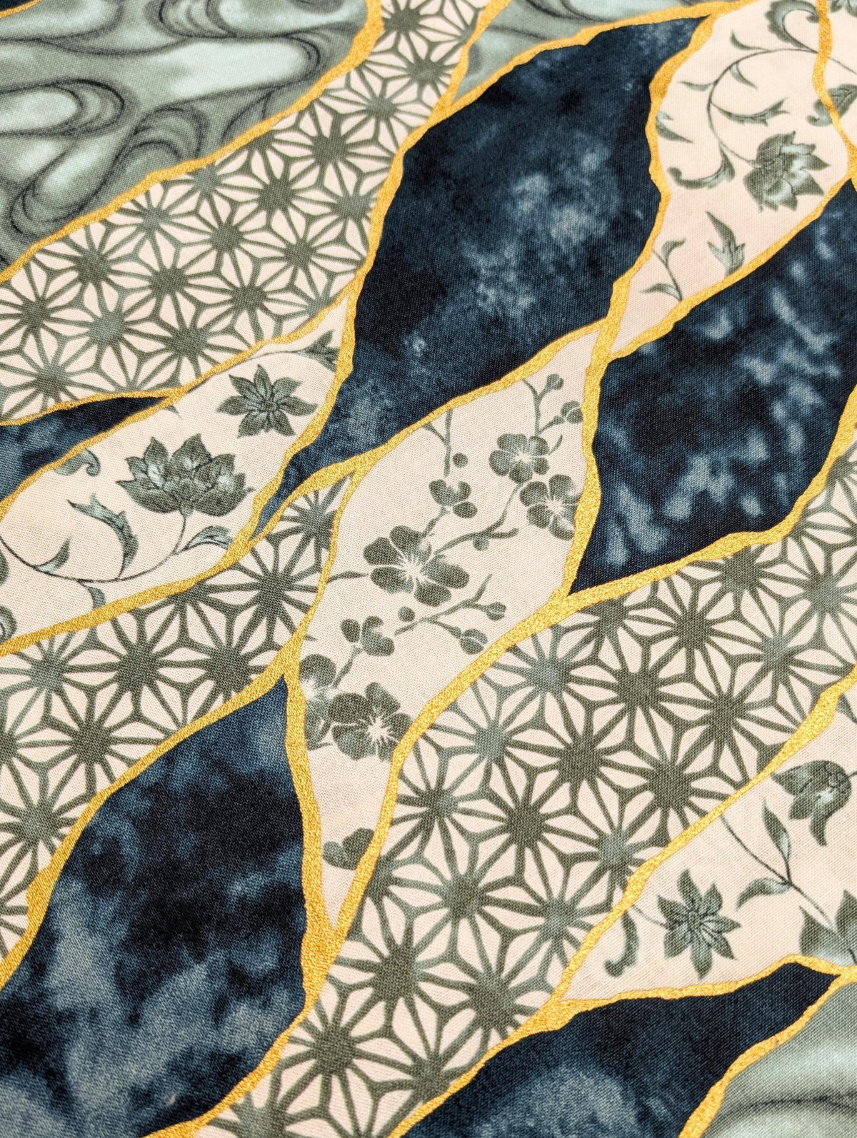 Senyo - Patterned Golden Kintsugi Cotton Fabric - Gray