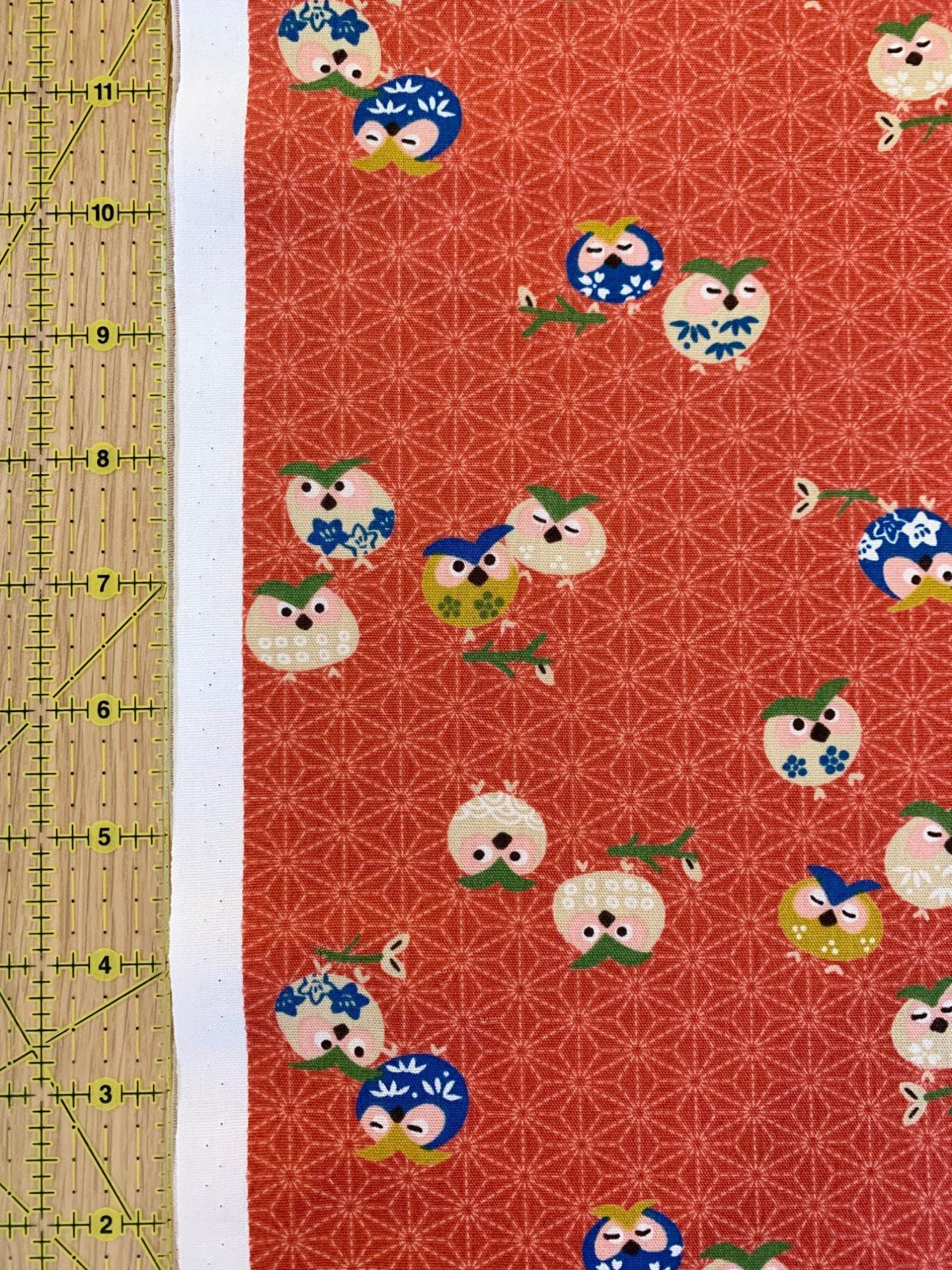 Cute Owls フクロウ 梟 Japanese cotton fabric Y-3060-28E light red