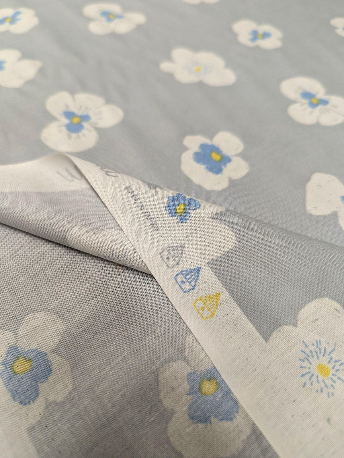 Koizumi - Blooming Pansies Cotton - Gray