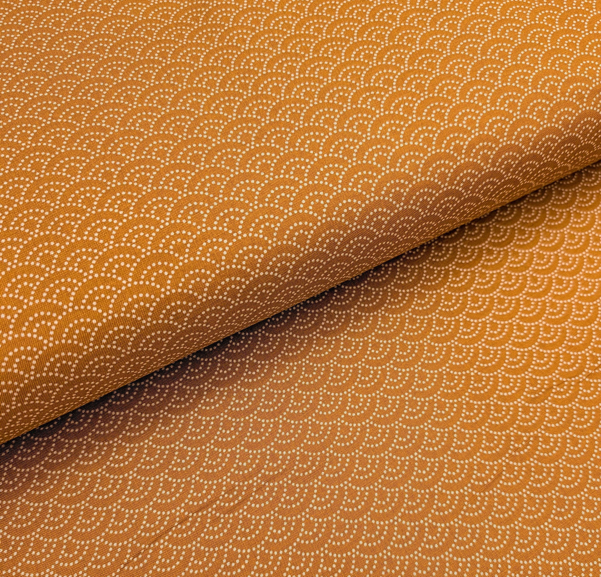 Sevenberry Dotted Waves Japanese cotton fabric 88222-3-2 beige & orange