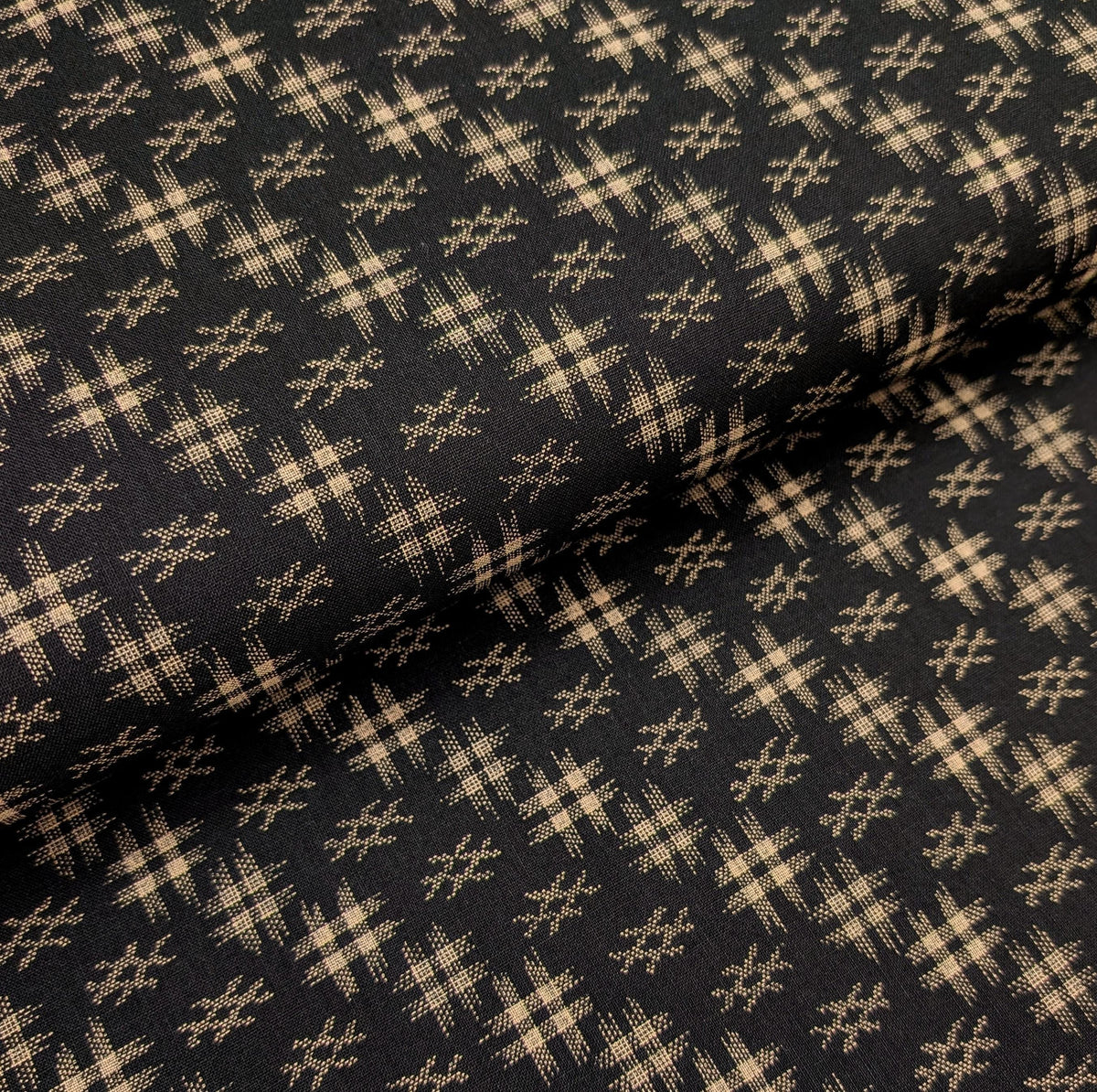 Sevenberry Well 井戸 hashtag Japanese cotton fabric 88222-5-4 beige & black