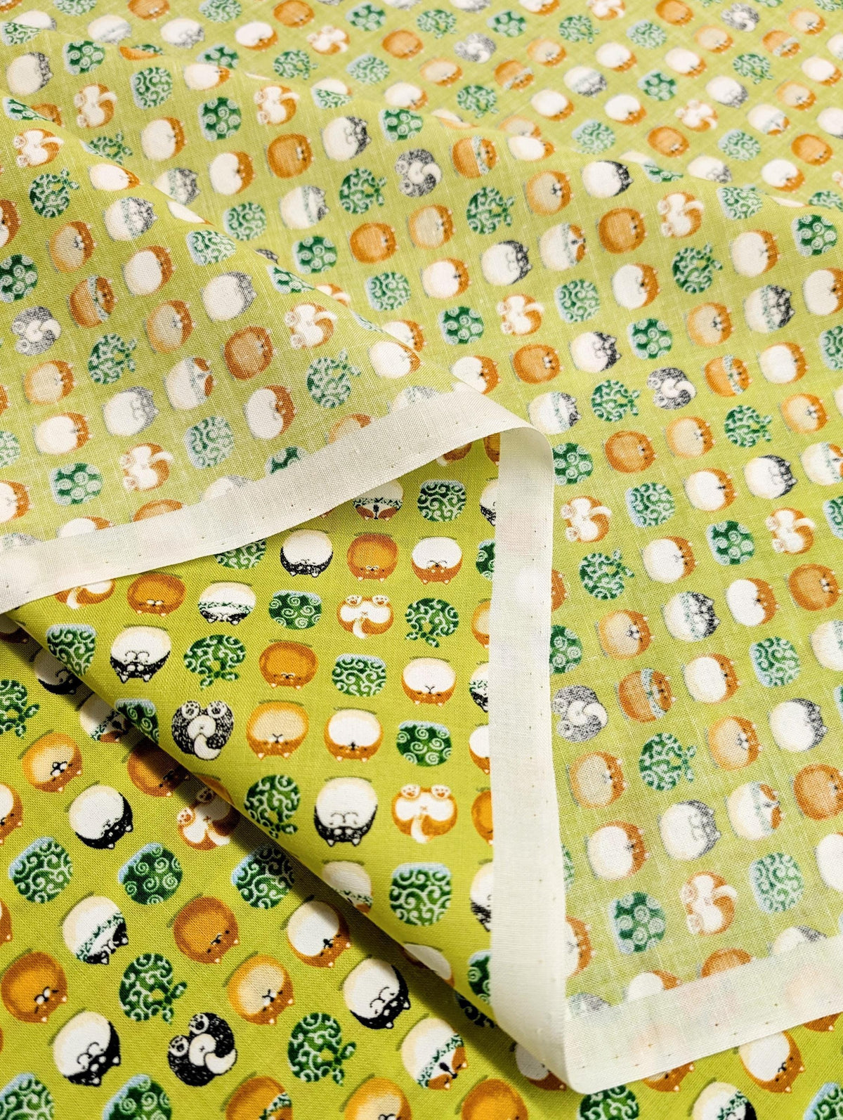 Senyo - Shibas With Furoshiki Cotton Fabric - Lime Green