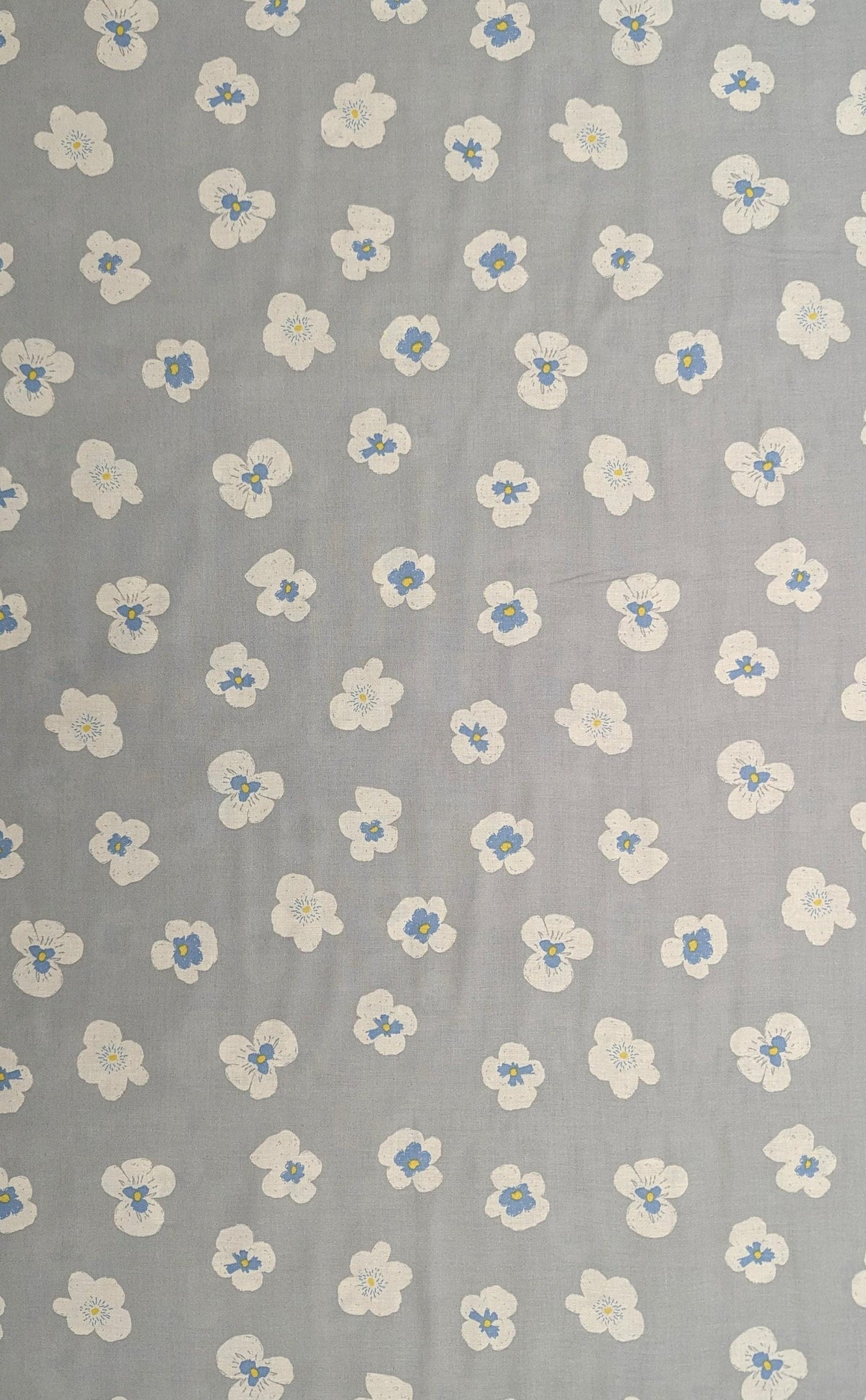 Koizumi - Blooming Pansies Cotton - Gray