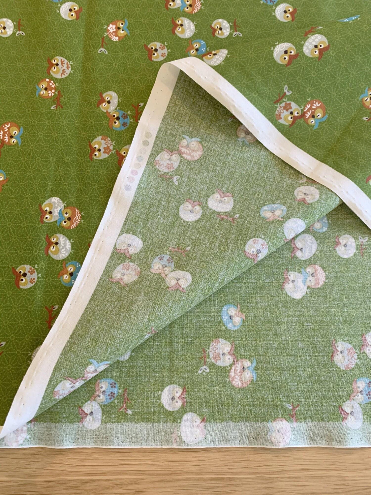 Cute Owls フクロウ 梟 Japanese cotton fabric Y-3060-28B green