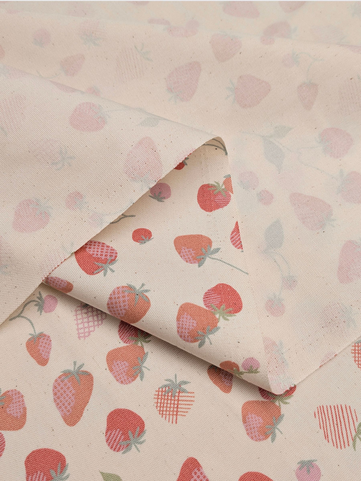 Koizumi - Summer Strawberries Cotton Oxford Fabric - Beige