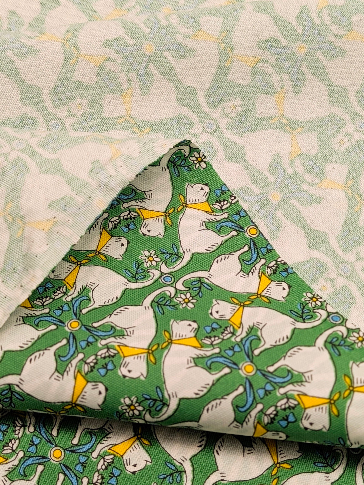 Yuwa - Kaleidoscope Cats Oxford Cotton Fabric - Green