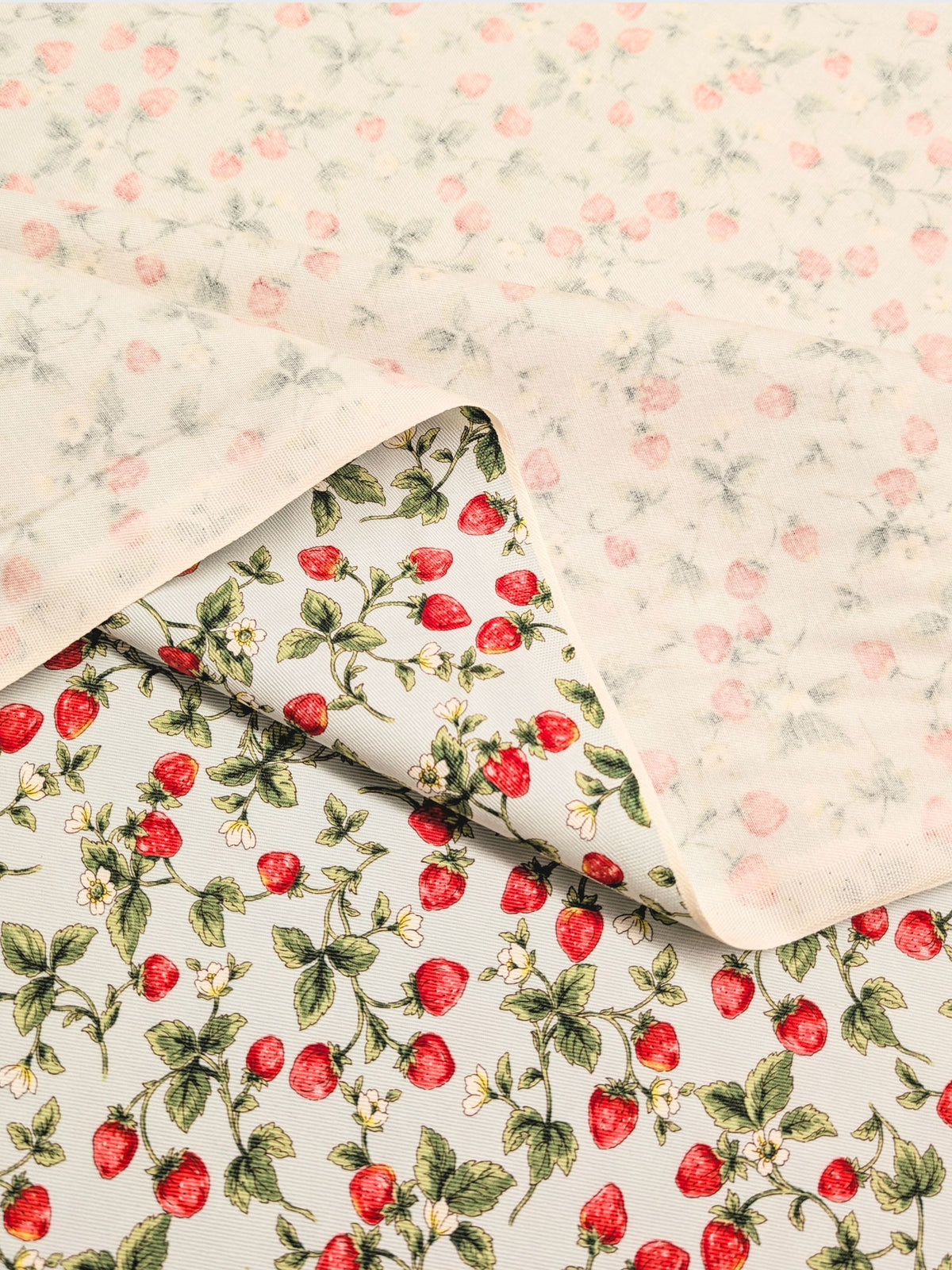Kobayashi - Vining Strawberries Cotton Oxford Twill Fabric - Mint