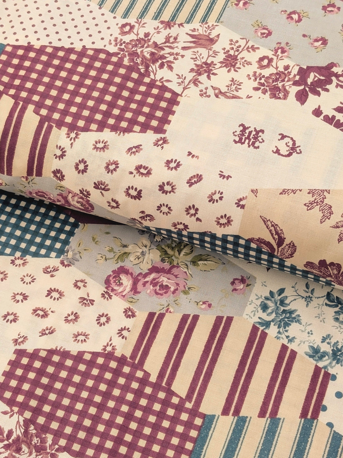 Yuwa - Patchwork Quilt Printed Cotton Sheeting Fabric - Beige, Maroon & Green
