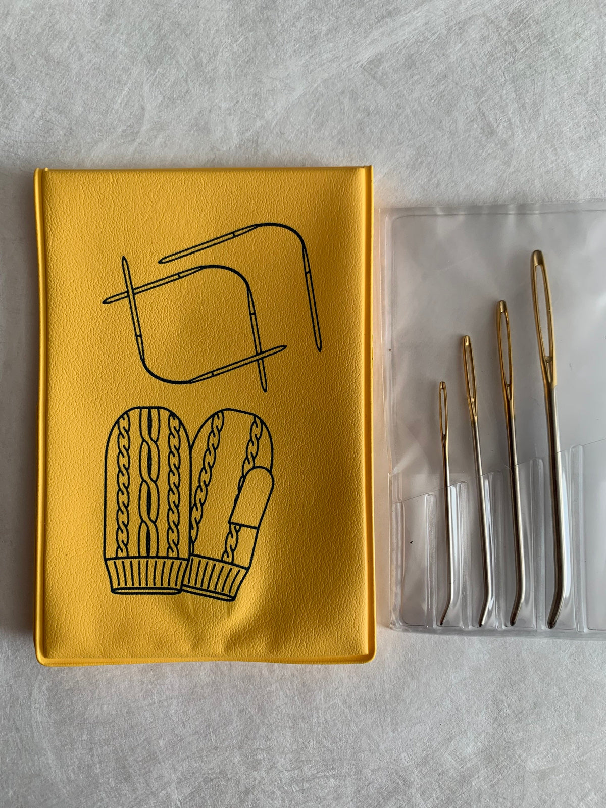Tulip - Tapestry Needles in Magnetic Case Assorted Sizes