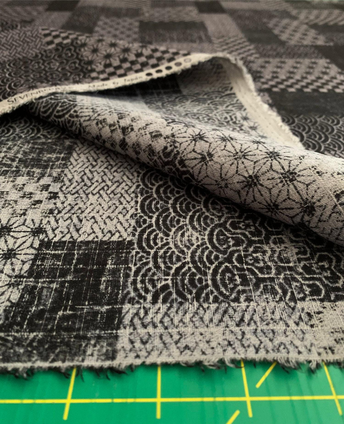 Patchwork Sevenberry Japanese cotton dobby fabric 850350-3-4 black
