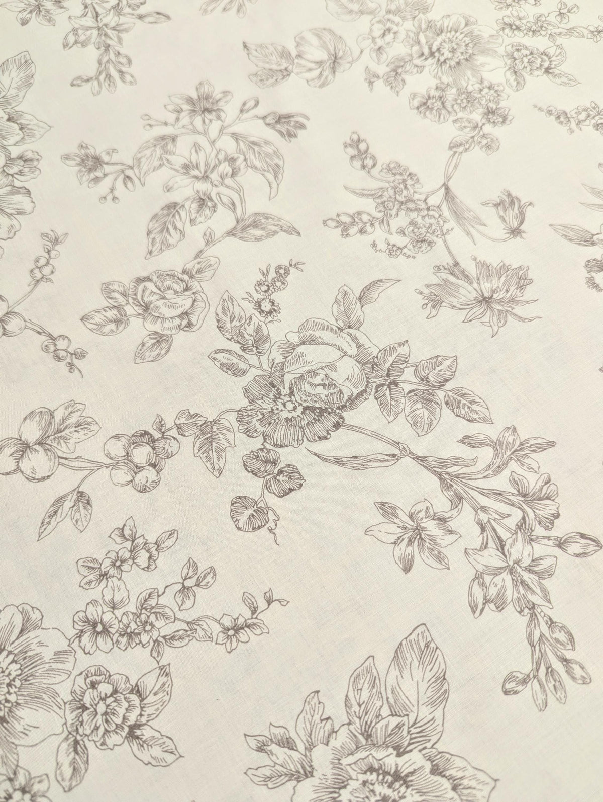 Hokkoh - Botanical Filigree Cotton Lawn - White and Gray