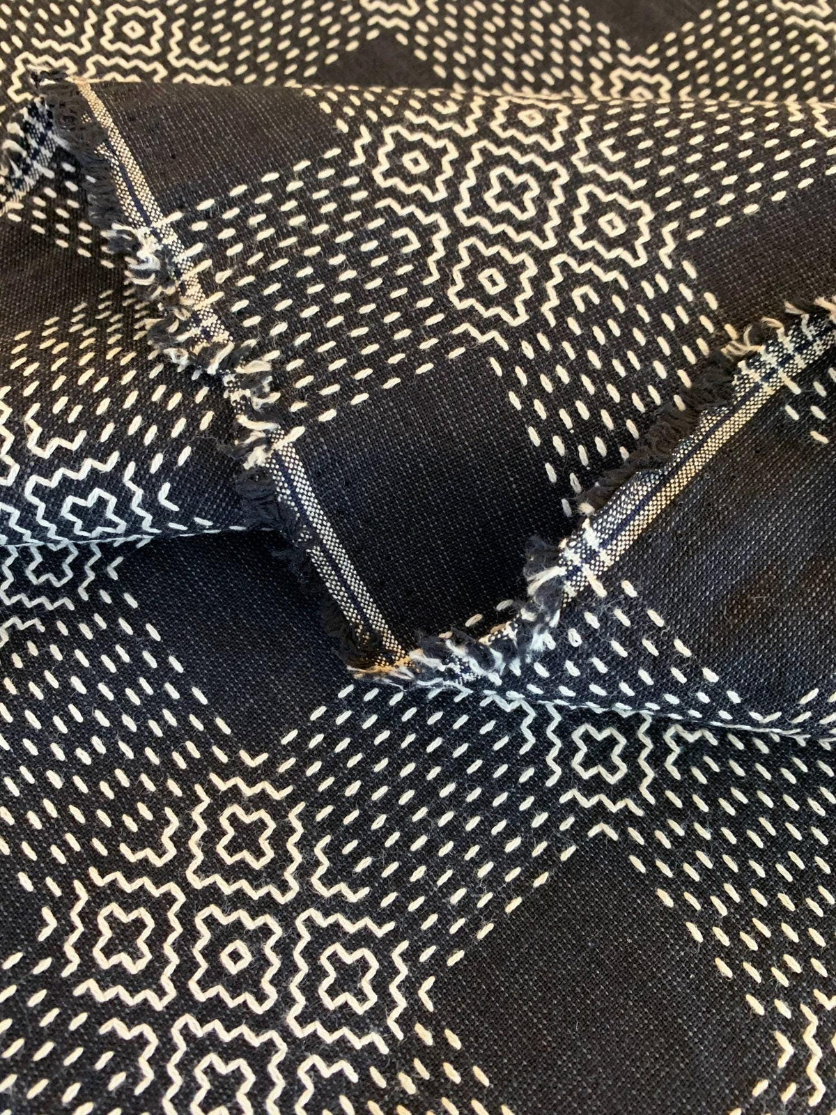 Olympus - Sashiko Sakizomemomen Fabric by the Yard - Black White
