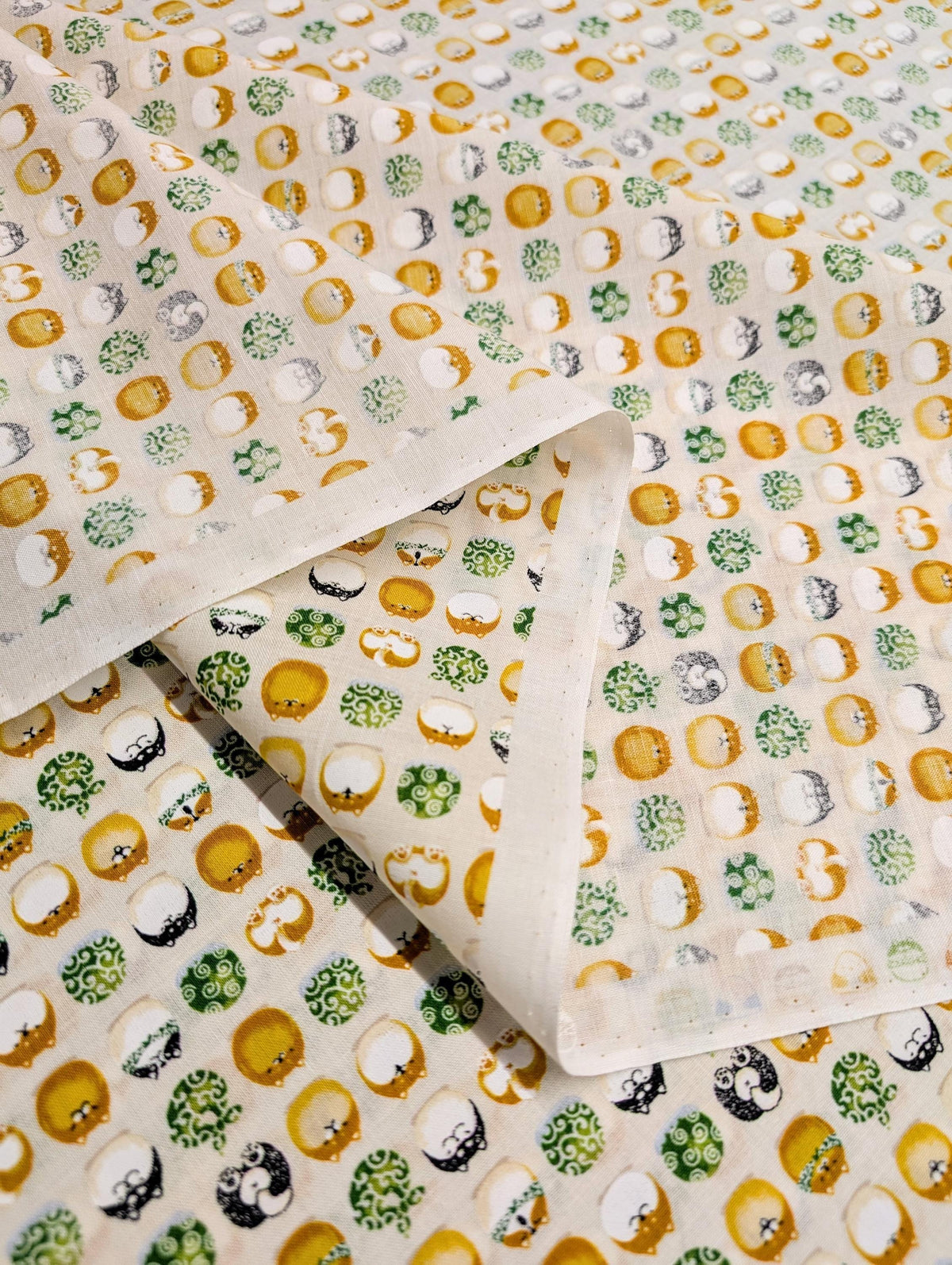 Senyo - Shibas With Furoshiki Cotton Fabric - White
