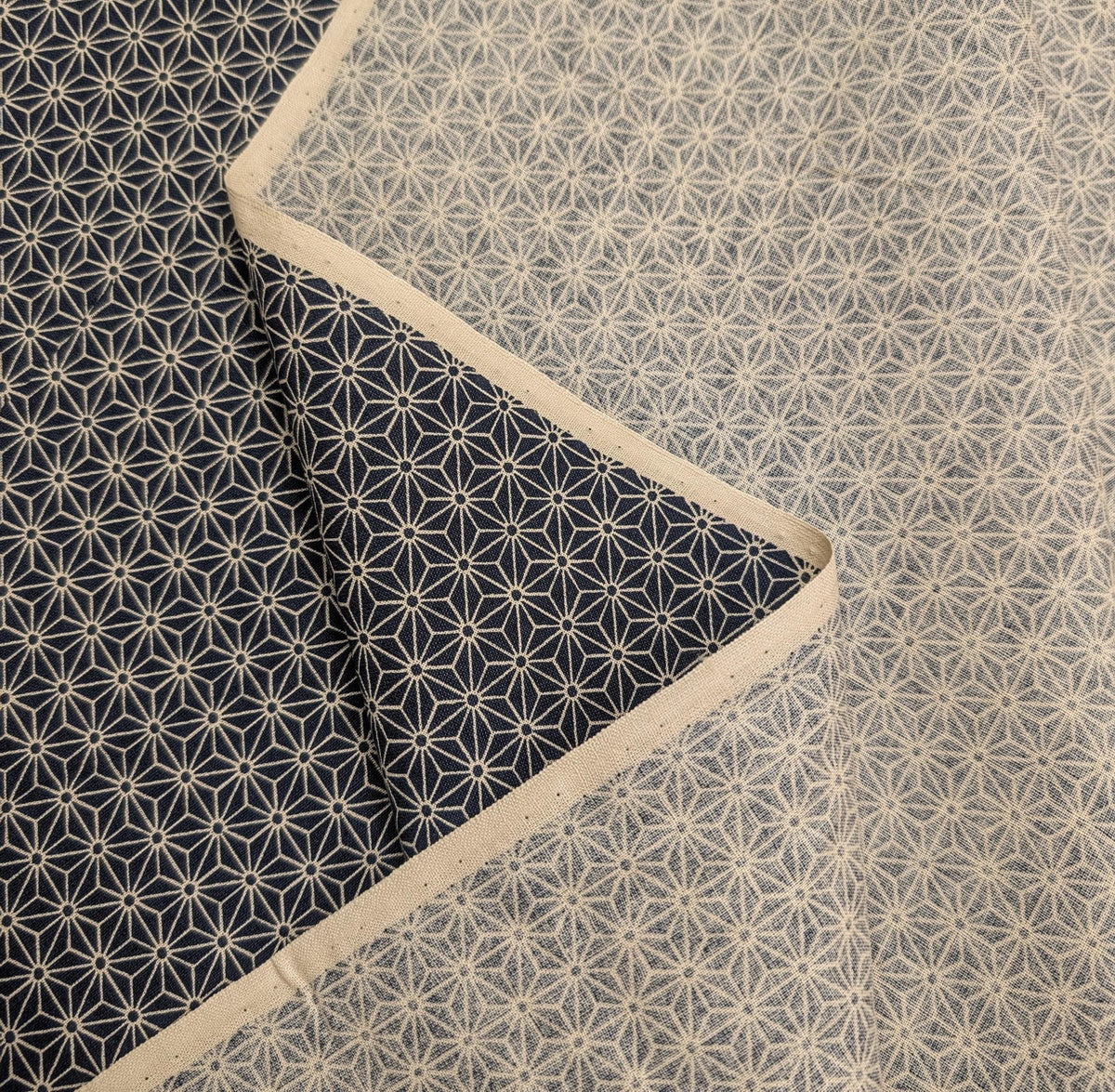 Sevenberry Small Asanoha stars Japanese cotton fabric 88222-2-5 beige & black