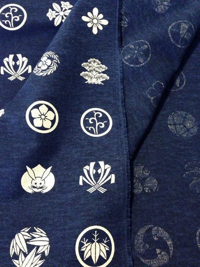 Craft-P - Japanese Family Crests Kamon Cotton Fabric - Navy Blue Beige