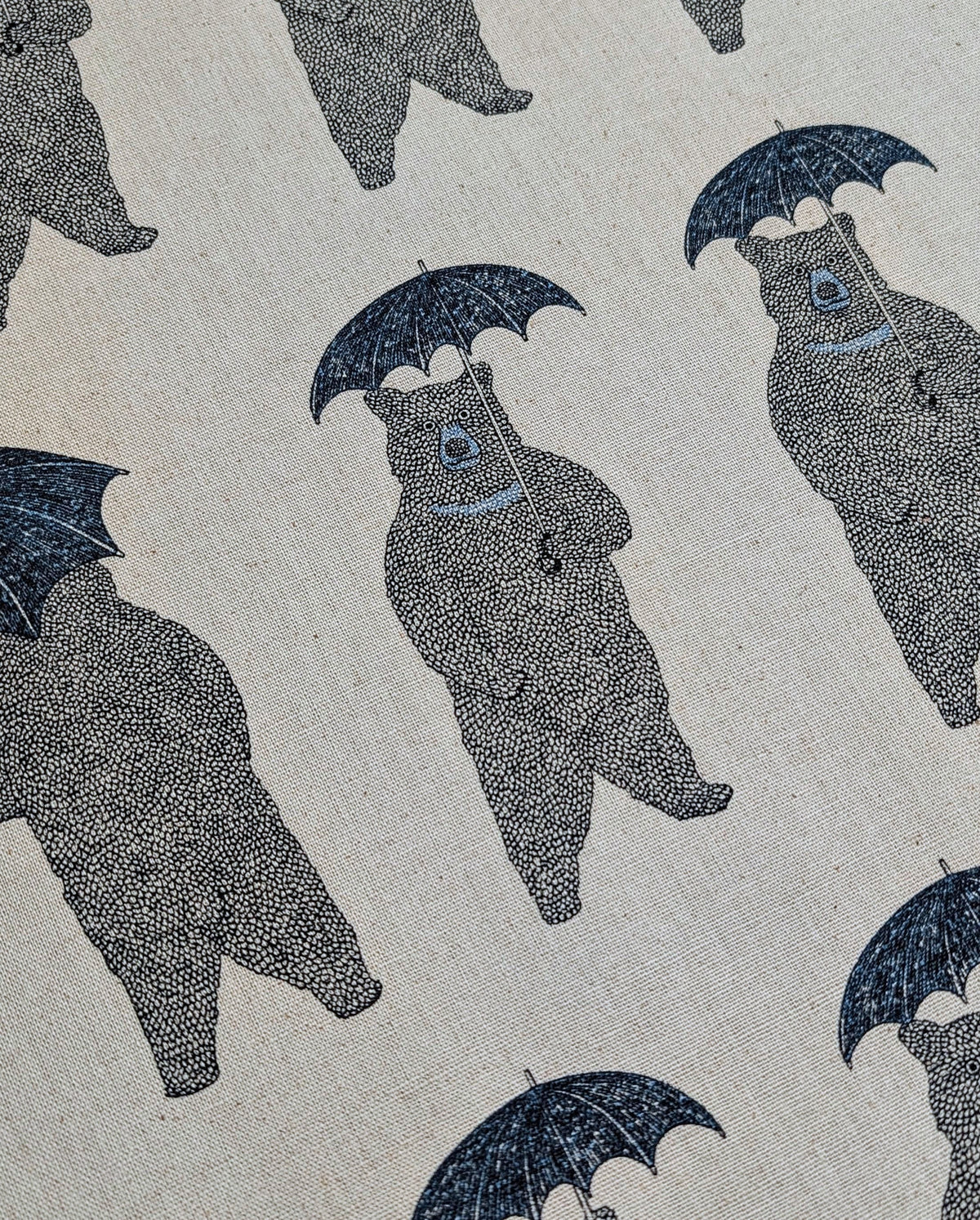 Koizumi - SWATCHES Bear-able Weather Bears with Umbreallas Cotton/Linen Canvas